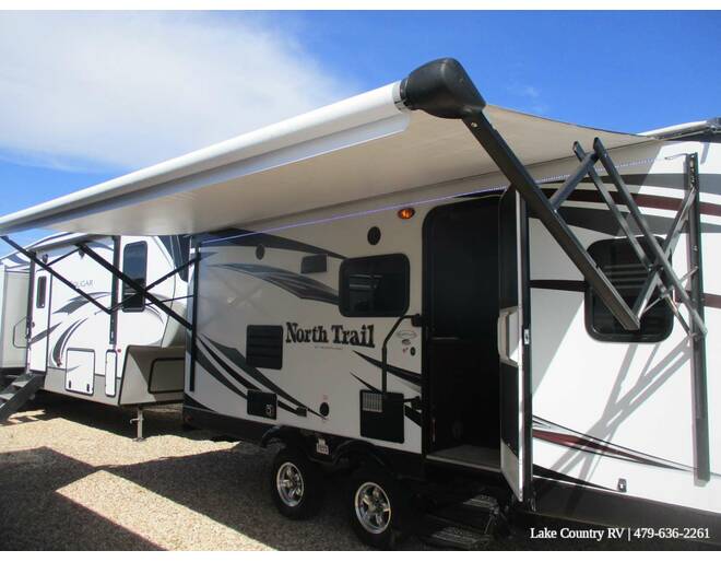 2016 Heartland North Trail Ultra-Lite 21FBS Travel Trailer at Lake Country RV STOCK# GE305555 Photo 4