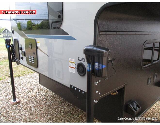 2022 Palomino Backpack Hard Side HS690 Truck Camper at Lake Country RV STOCK# NN116503 Photo 9