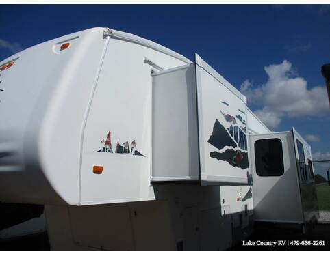 2007 Frontier RV Aspen F30RLBS Fifth Wheel at Lake Country RV STOCK# 7L005235 Photo 2