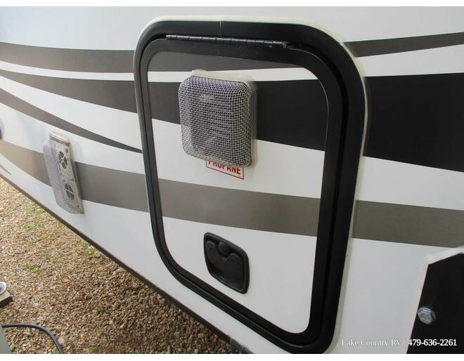 2019 Palomino Backpack Hard Side HS650 Truck Camper at Lake Country RV STOCK# 0KN109315 Photo 12