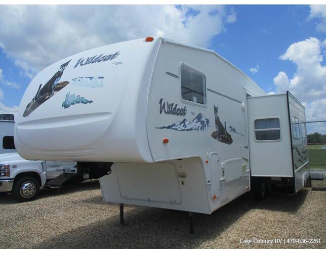 2005 Wildcat 31QBH Fifth Wheel at Lake Country RV STOCK# 75v010353 Photo 2
