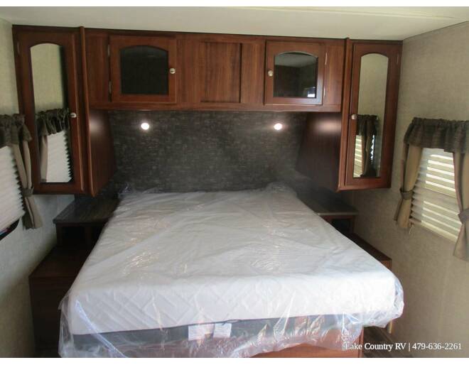 2016 Heartland North Trail Ultra-Lite 21FBS Travel Trailer at Lake Country RV STOCK# GE305555 Photo 21
