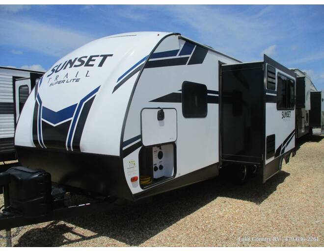2021 CrossRoads RV Sunset Trail Super Lite 212RB Travel Trailer at Lake Country RV STOCK# M5350242 Photo 6