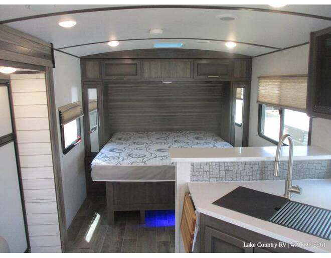 2021 CrossRoads RV Sunset Trail Super Lite 212RB Travel Trailer at Lake Country RV STOCK# M5350242 Photo 10