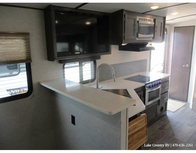 2021 CrossRoads RV Sunset Trail Super Lite 212RB Travel Trailer at Lake Country RV STOCK# M5350242 Photo 11