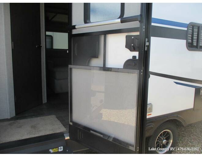 2021 CrossRoads RV Sunset Trail Super Lite 212RB Travel Trailer at Lake Country RV STOCK# M5350242 Photo 58